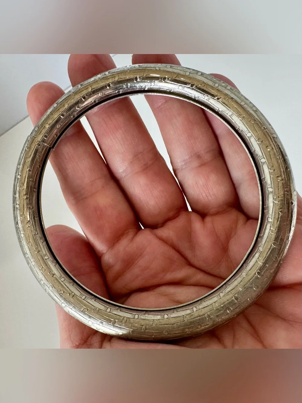 Vintage Textured Silver-tone Metal Bangle Bracelet #1700